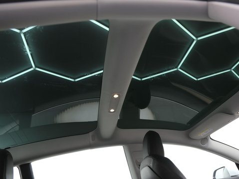 Tesla Model 3 Standard Range Plus Auto RWD 4dr 19