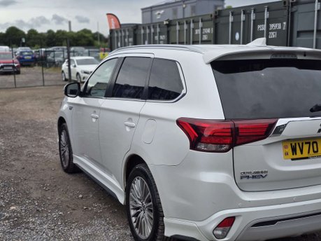Mitsubishi Outlander 2.4h TwinMotor 13.8kWh Exceed SUV 5dr Petrol Plug-in Hybrid CVT 4WD Euro 6  31