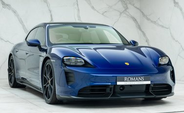 Porsche Taycan GTS Sport Turismo 6