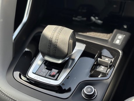 Jaguar E-Pace R-DYNAMIC S MHEV 30