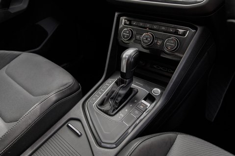 Volkswagen Tiguan R-LINE TECH TDI DSG 37