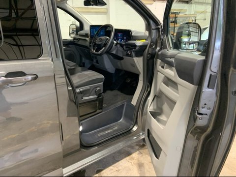 Ford Transit Custom 340 LIMITED ECOBOOST KOMBI 19