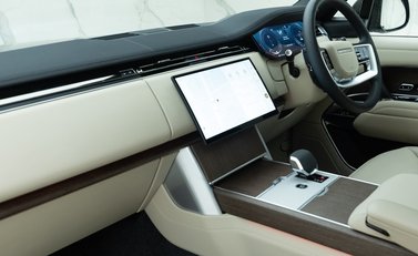 Land Rover Range Rover P460e SE 16