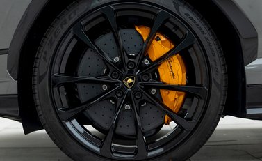 Lamborghini Urus S 8