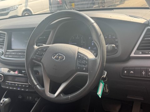 Hyundai TUCSON 2.0 CRDi SE Nav SUV 5dr Diesel Auto 4WD Euro 6 (136 ps) 12