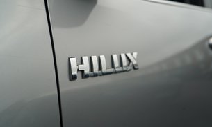 Toyota Hilux INVINCIBLE 4WD D-4D DCB FSH Fresh MOT Recent New Rear Tyres Tow Bar 1 Owner 7