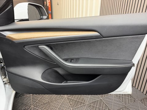 Tesla Model 3 Standard Range Plus Auto RWD 4dr 32