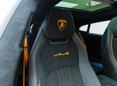 Lamborghini Urus Performante 12