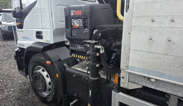 Iveco Eurocargo Eurocargo 180-280 Automatic Dropside fitted with Hiab crane