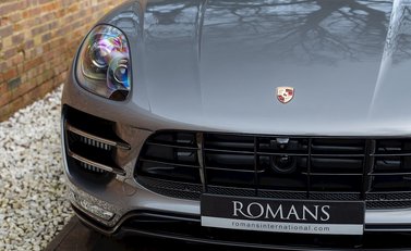 Porsche Macan Turbo 26