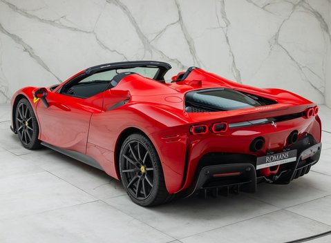 Ferrari SF90 Spider 15