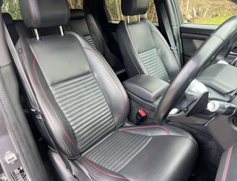 Land Rover Discovery Sport 2.0 Discovery Sport R-Dynamic HSE Auto 4WD 5dr 12