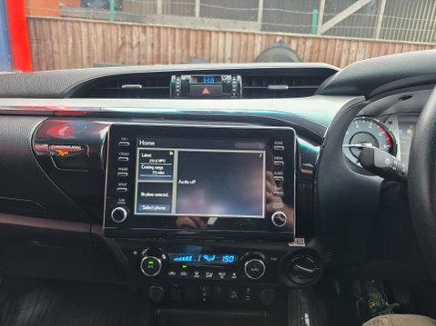 Toyota Hilux INVINCIBLE 4WD D-4D DCB 18