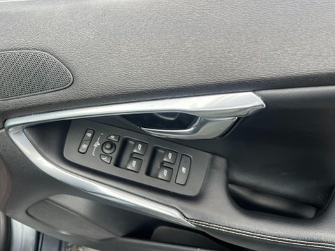 Volvo V40 2.0 T2 R-Design Pro Euro 6 (s/s) 5dr 28