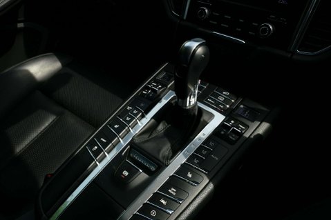 Porsche Macan 3.0 Macan S D Semi-Auto 4WD 5dr 34