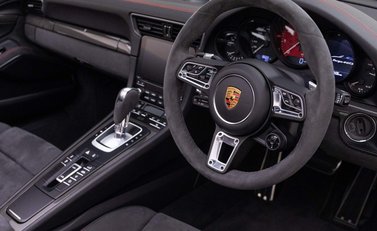 Porsche 911 Targa 4 GTS (991.2) 5