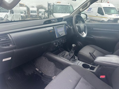 Toyota Hilux ACTIVE 4WD D-4D DCB 17