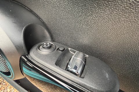 Mini Hatch COOPER 1.5 CHILLI LOOK! JUST 46000 MILES! SERVICE HISTORY! MINI CONNECTED 17