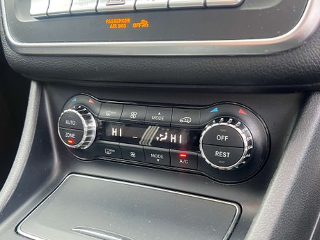 Mercedes-Benz CLA Class 2.1 CLA 220 WhiteArt D Auto 5dr 21