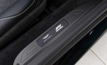 Aston Martin V8 Vantage Roadster F1 Edition 21