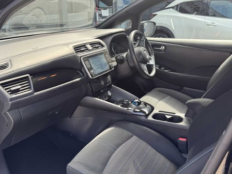 Nissan LEAF N-Connecta 8