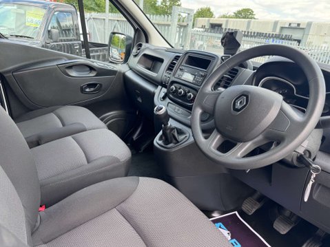 Renault Trafic 2.0 dCi ENERGY 28 Business+ Panel Van 5dr Diesel Manual SWB Standard Roof E 21