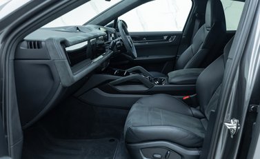 Porsche Cayenne TURBO E-HYBRID GT 17