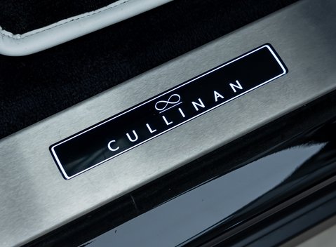 Rolls-Royce Cullinan Black Badge 29