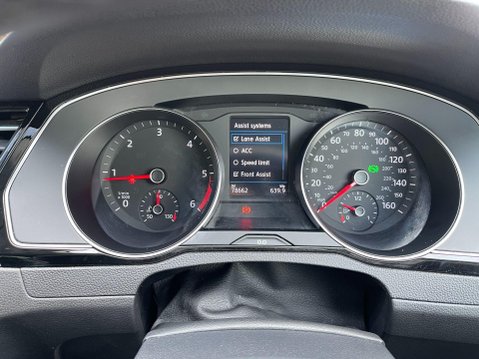 Volkswagen Passat 2.0 TDI EVO SEL DSG Euro 6 (s/s) 5dr 31