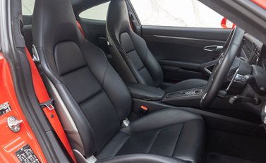 Porsche 911 Carrera 4 GTS (991.2) 14
