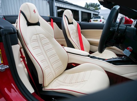 Ferrari California T HS 12