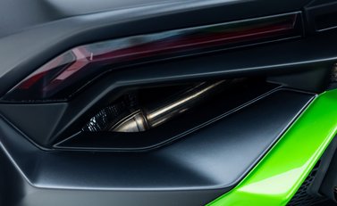 Lamborghini Huracan STO 32
