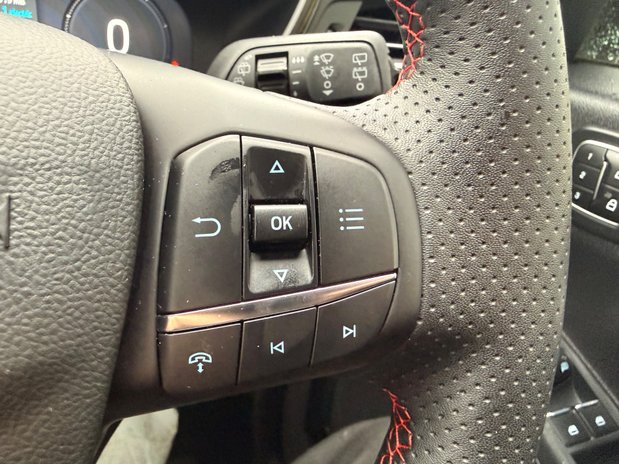 Ford Kuga ST-LINE X 29