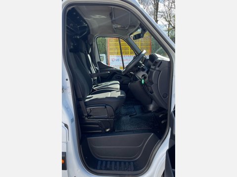 Renault Master 2.3 dCi 35 Business FWD LWB Medium Roof Euro 6 4dr 23
