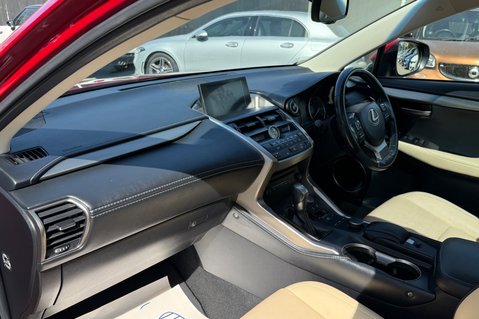 Lexus NX 300H LUXURY - PANORAMIC ROOF -2 OWNERS - 7 LEXUS SERVICES 17