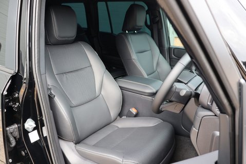 Toyota Land Cruiser COMMERCIAL WITH  REAR SEATS AND PRIVACY  11