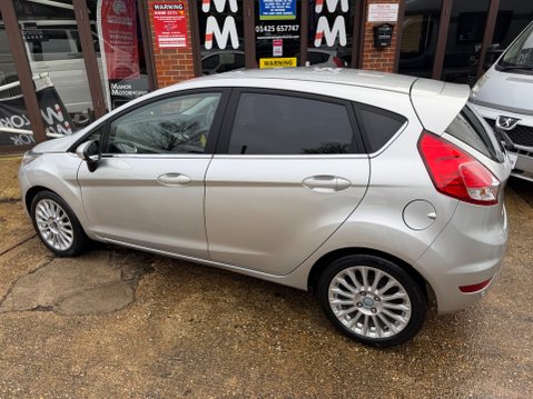 Ford Fiesta TITANIUM - AUTOMATIC 2