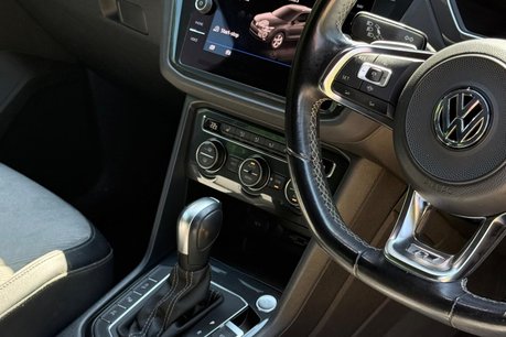 Volkswagen Tiguan R-LINE TECH TSI 4MOTION DSG 28