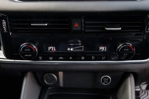 Nissan Qashqai DIG-T N-CONNECTA MHEV 36