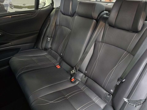 Lexus Es 2.5 300h Takumi E-CVT Euro 6 (s/s) 4dr 24