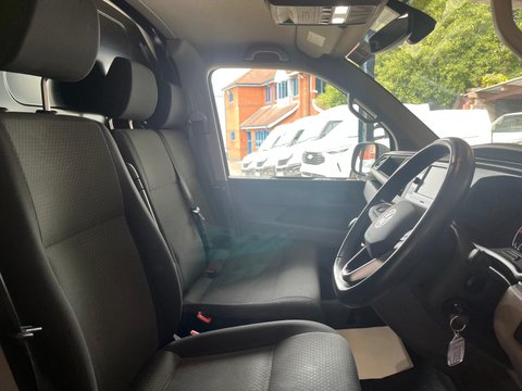 Volkswagen Transporter T30 TDI P/V HIGHLINE 11