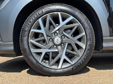 Hyundai KONA 1.6 Kona Premium GDi HEV Semi-Auto 5dr 33