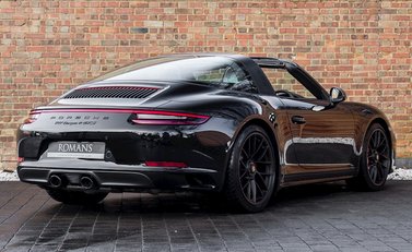 Porsche 911 Targa 4 GTS (991.2) 27