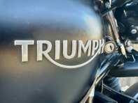 Triumph Bonneville 1.2 Bonneville Bobber Black 18