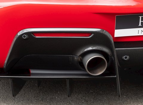 Ferrari 488 Pista 30