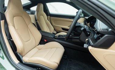 Porsche 911 GT3 TOURING (992) 14