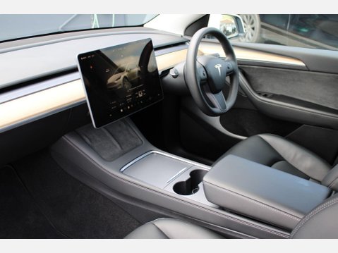 Tesla Model Y LONG RANGE AWD 12