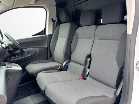 Peugeot Partner 800 100kW 50kWh Professional Premium + Van Auto 18