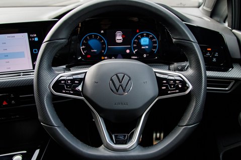 Volkswagen Golf R-LINE TSI 15