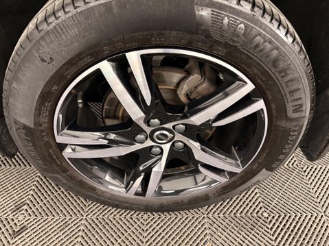 Volvo XC40 2.0 B3 MHEV Plus Dark DCT Auto Euro 6 (s/s) 5dr 44